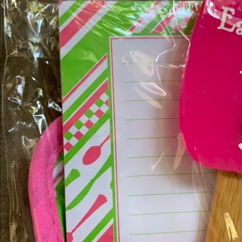 Combo set, hot pad, grocery list and spatula